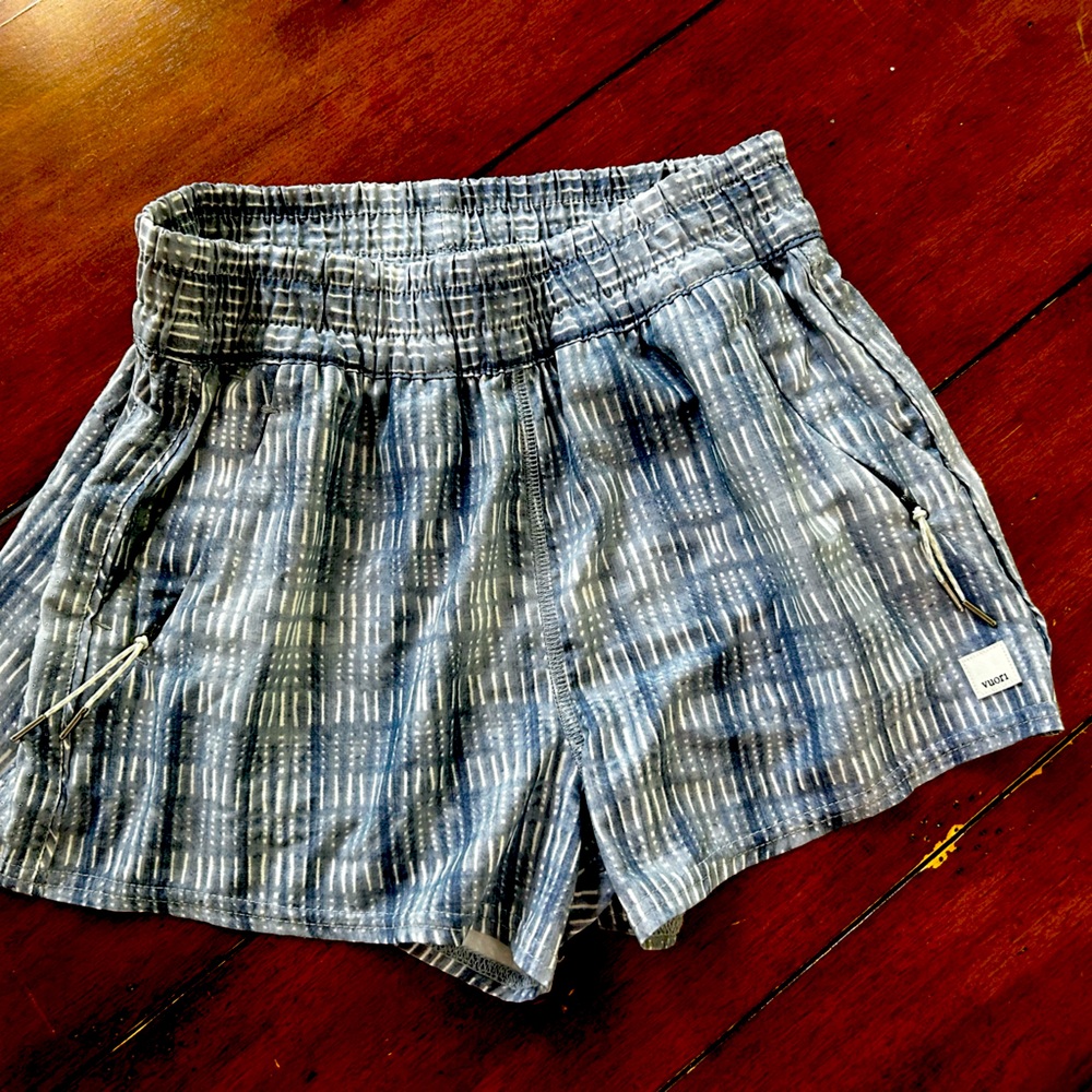 Small women's Vuori shorts, like new.